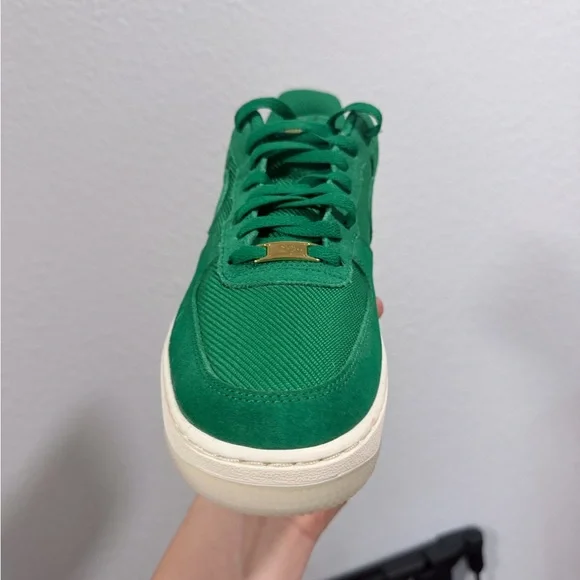 Nike Men’s Air Force 1 Low Green Suede Sneakers - Picture 2 of 9